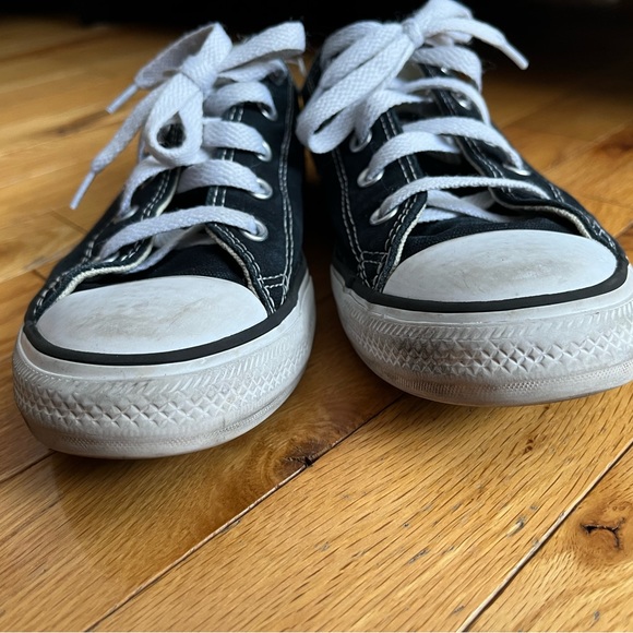CONVERSE All Star low tops. Youth 2.5. In black and white. GUC - Picture 4 of 8